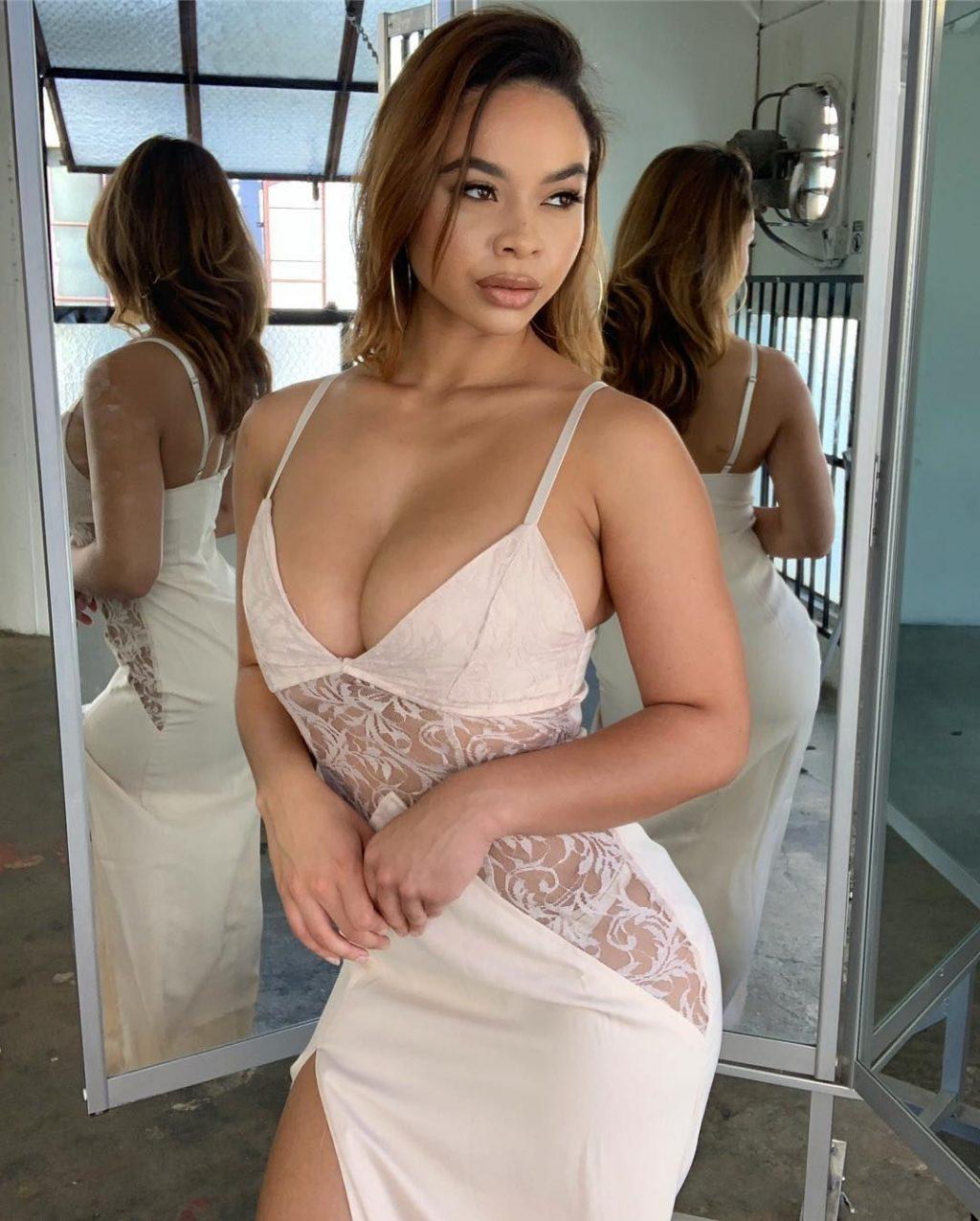 11P Crystal Westbrooks Cleavage