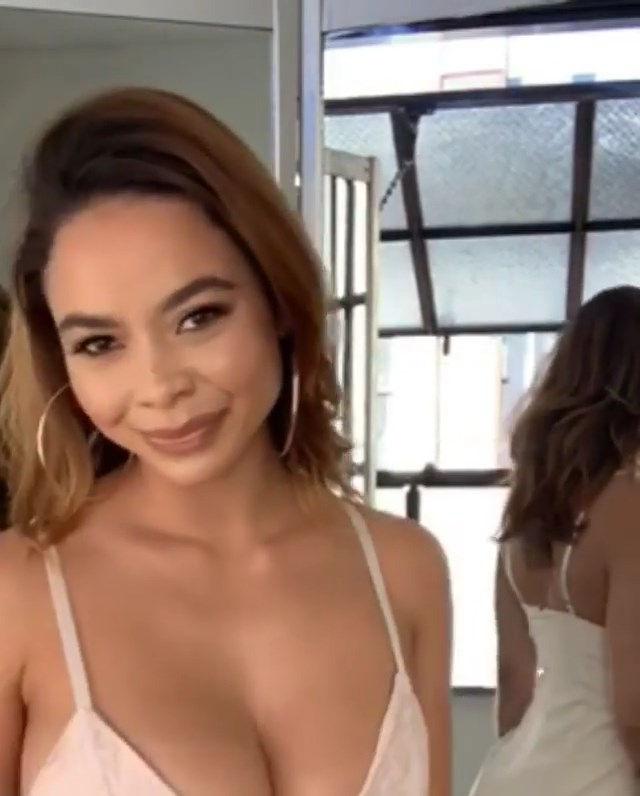 11P Crystal Westbrooks Cleavage