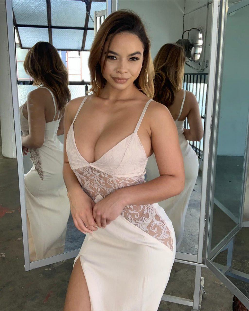11P Crystal Westbrooks Cleavage