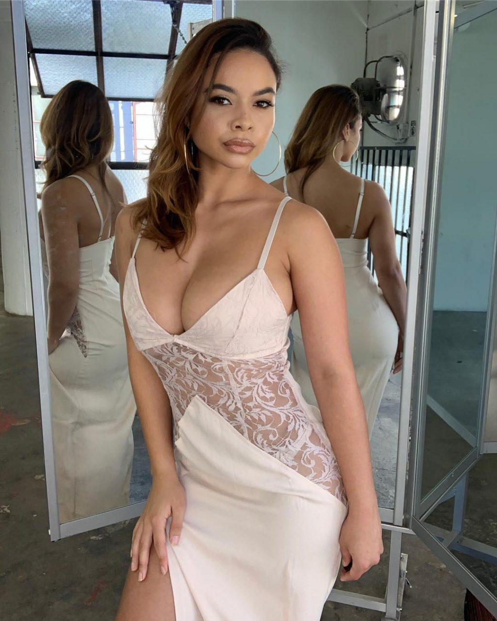 11P Crystal Westbrooks Cleavage