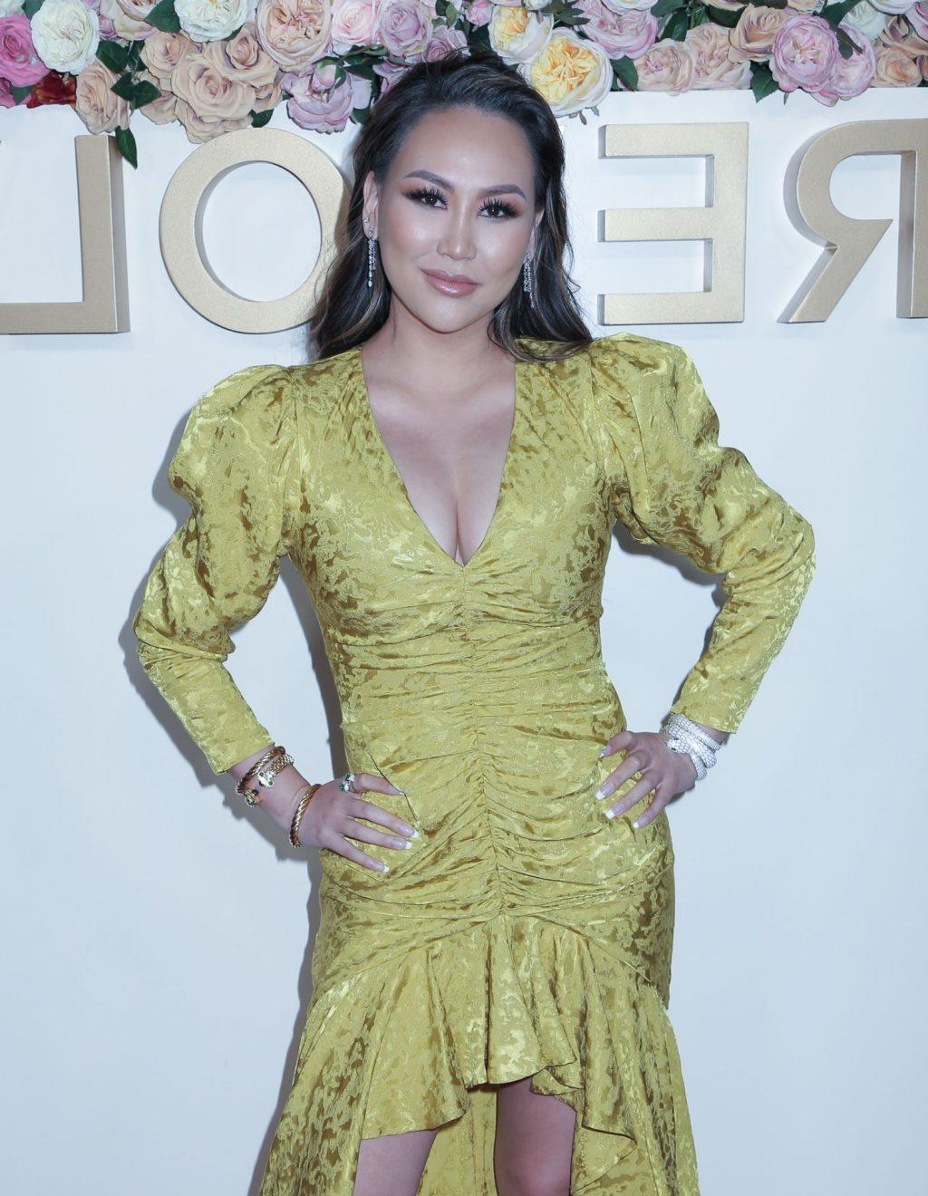 6P Dorothy Wang Cleavage