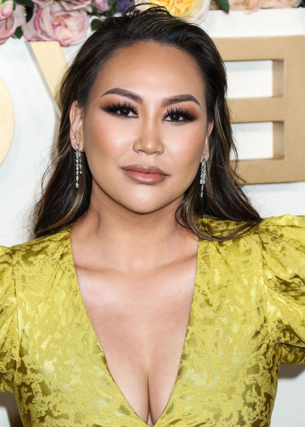 6P Dorothy Wang Cleavage