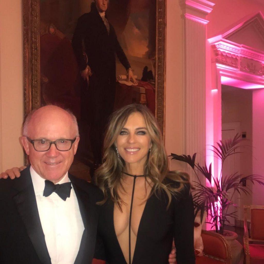 24P Elizabeth Hurley Cleavage