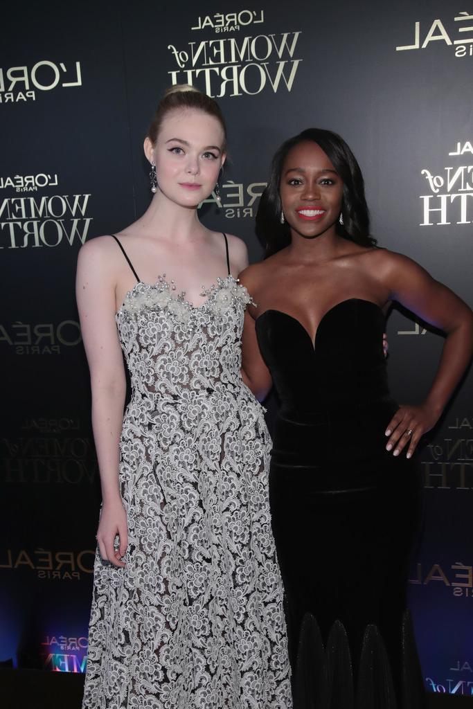 8P Elle Fanning Cleavage