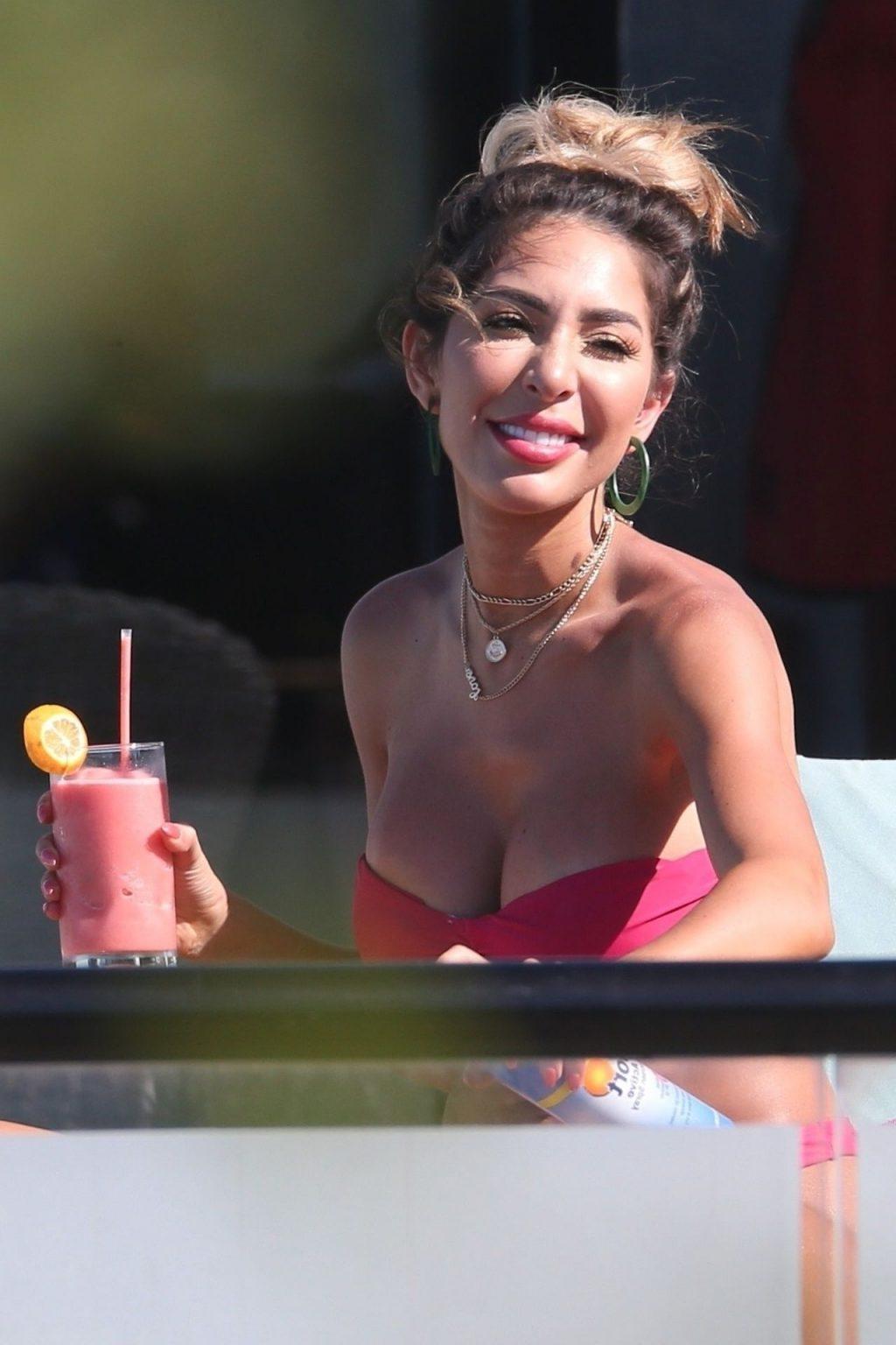 4P Farrah Abraham Cleavage