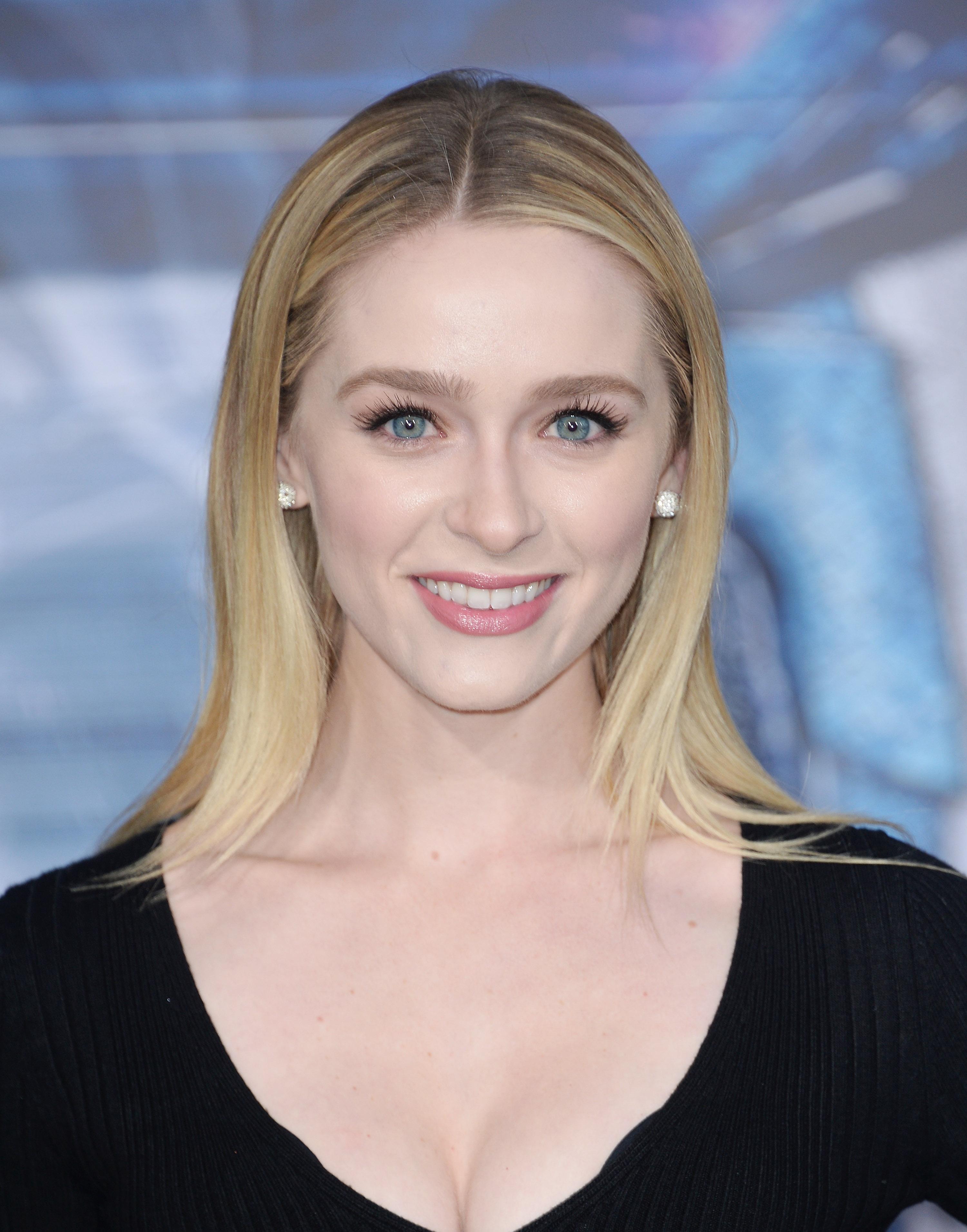 5P Greer Grammer Cleavage Pictures