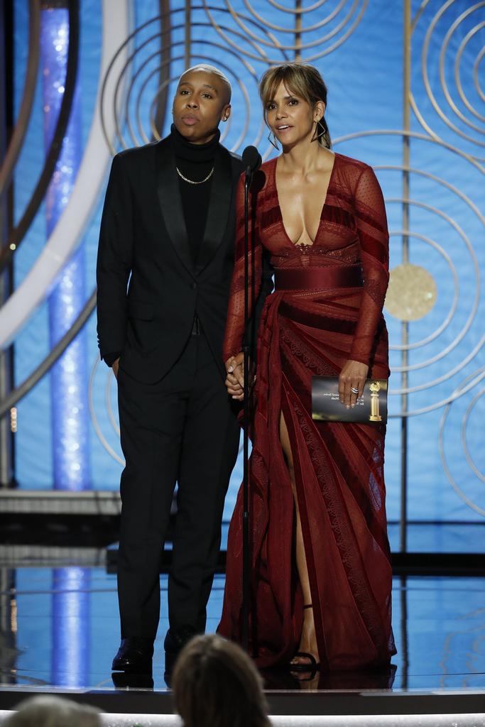 7P Halle Berry Cleavage