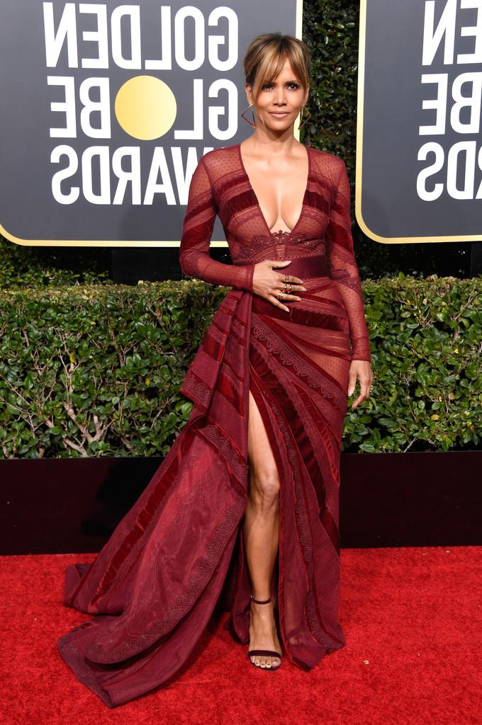 7P Halle Berry Cleavage