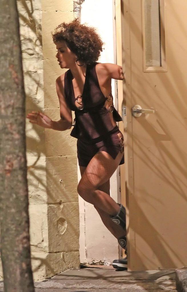 18P Halle Berry Boob Slip