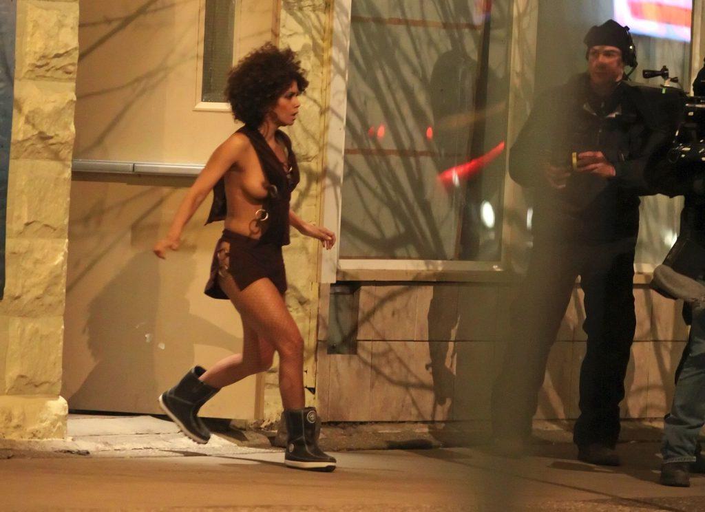 18P Halle Berry Boob Slip