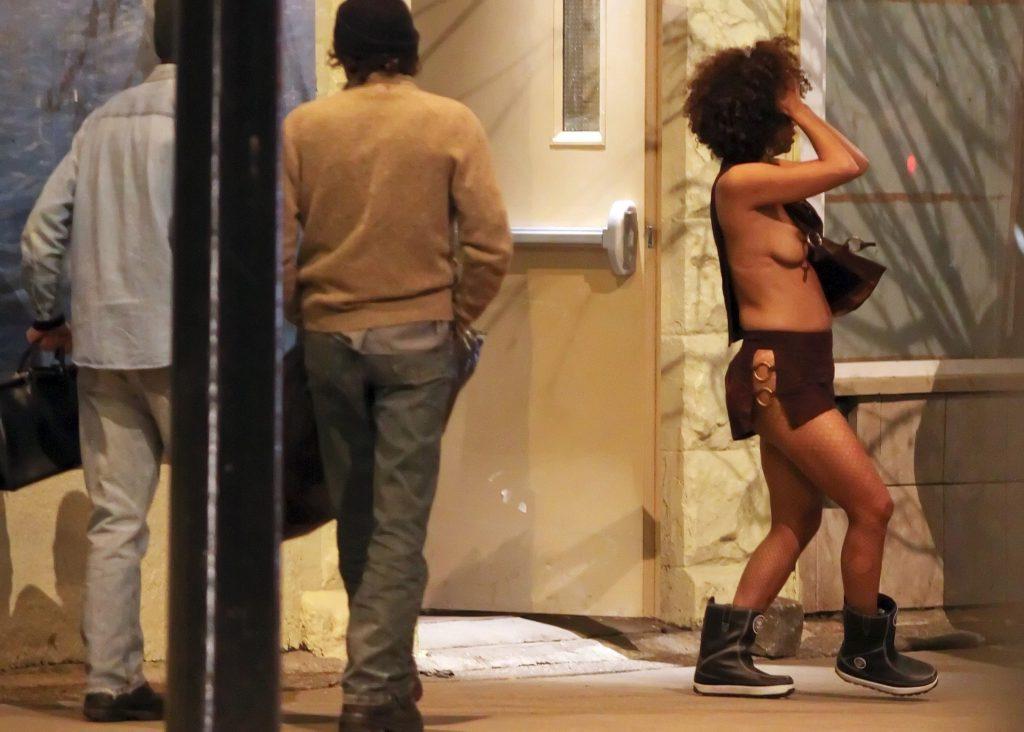18P Halle Berry Boob Slip