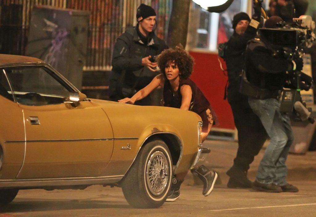 18P Halle Berry Boob Slip