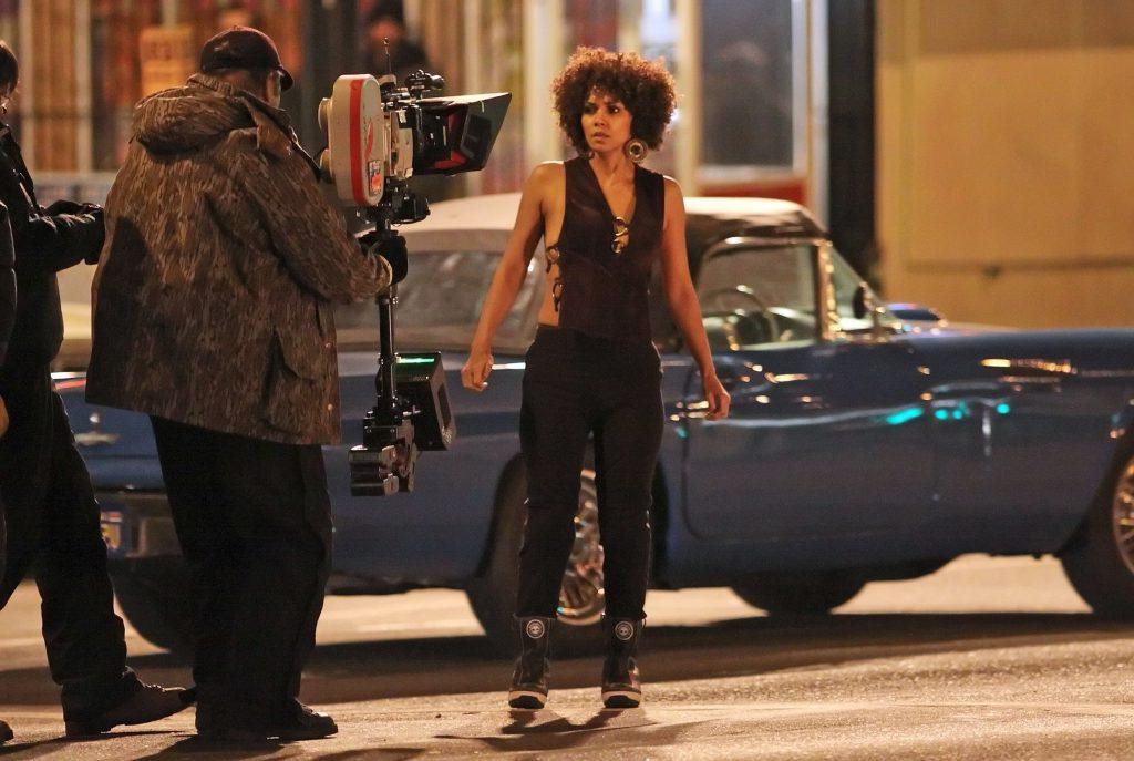 18P Halle Berry Boob Slip