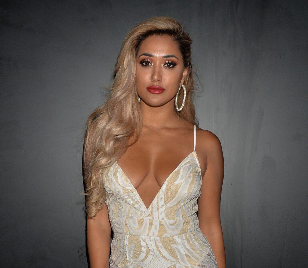 25P Kayleigh Morris, Zahida Allen, Helen Briggs Cleavage