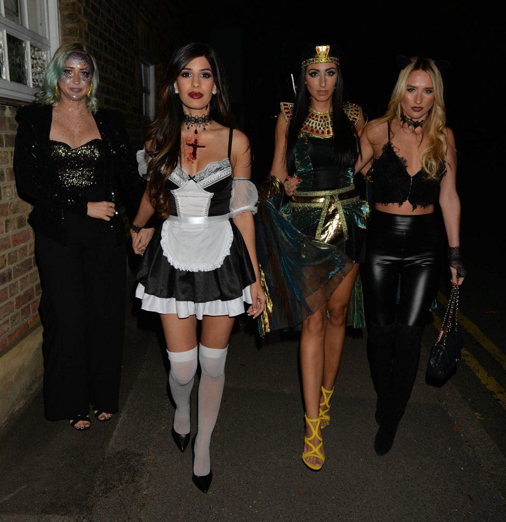 25P Jasmin Walia Cleavage