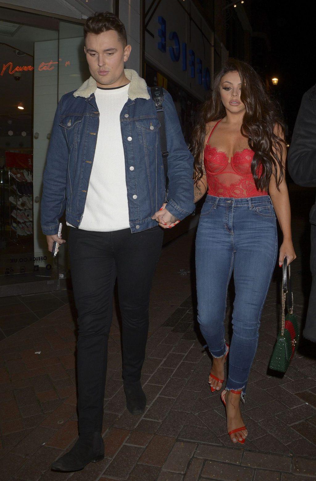 25P Jesy Nelson Cleavage