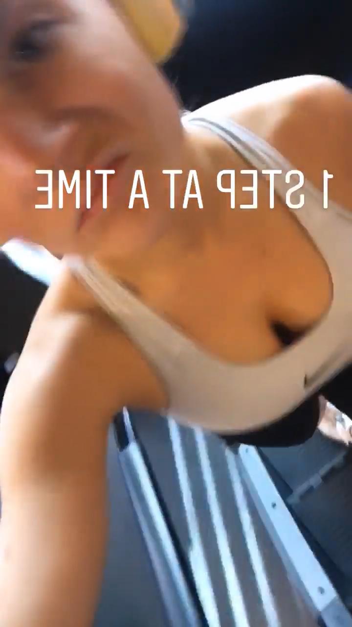 6P Joanna JoJo Cleavage