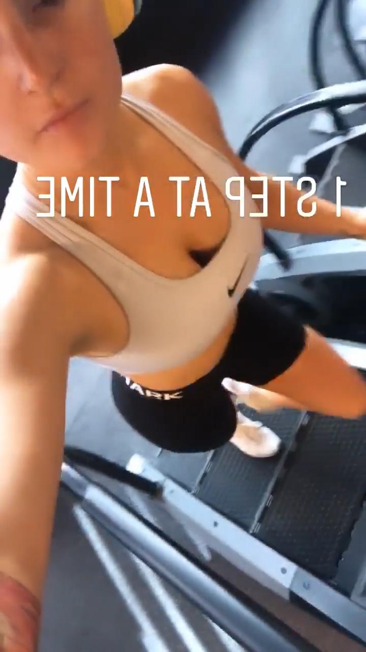 6P Joanna JoJo Cleavage