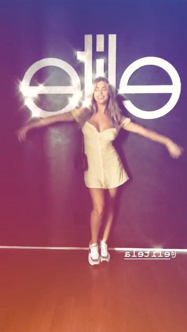 25P Kara Del Toro Cleavage