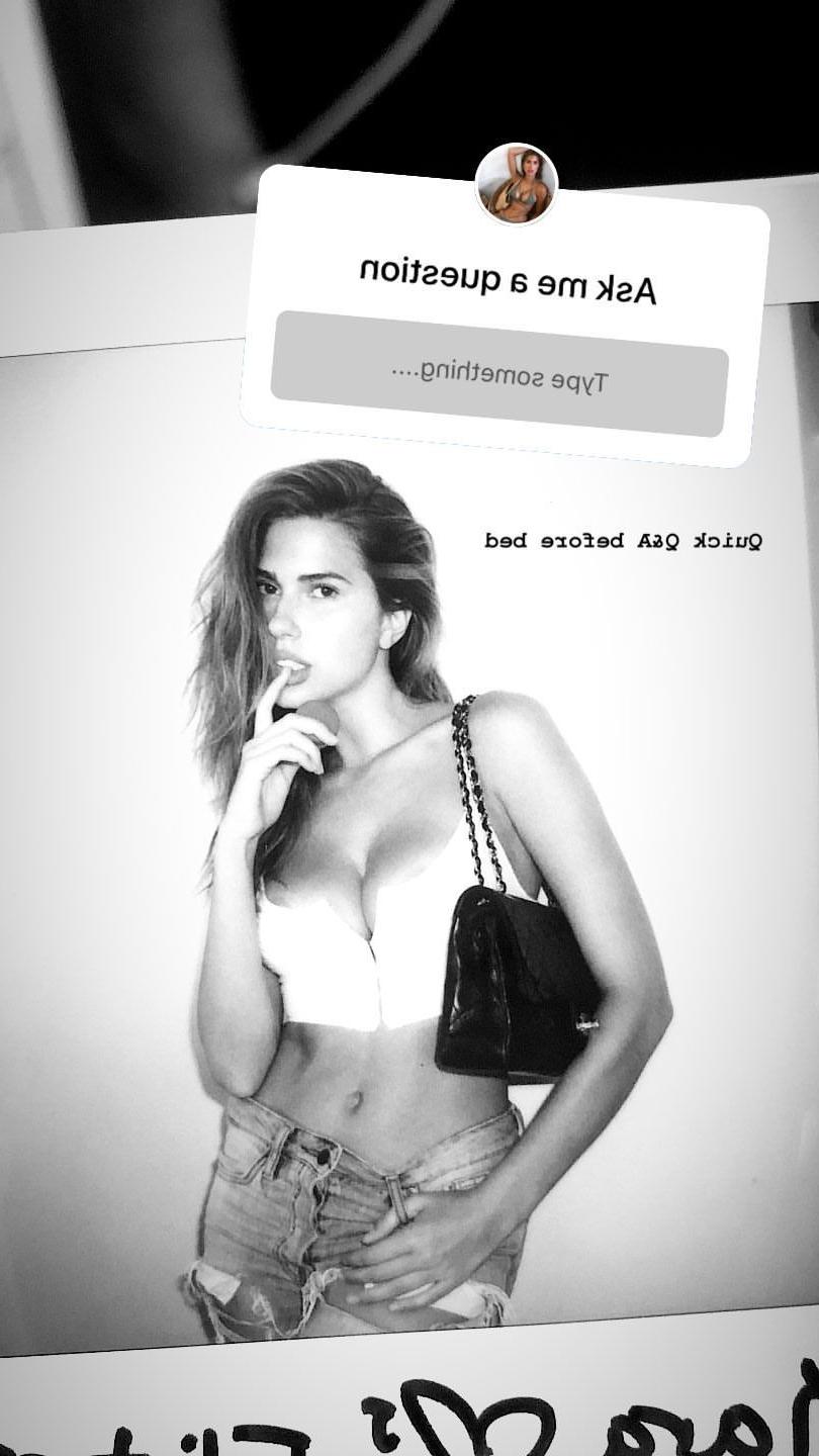 25P Kara Del Toro Cleavage