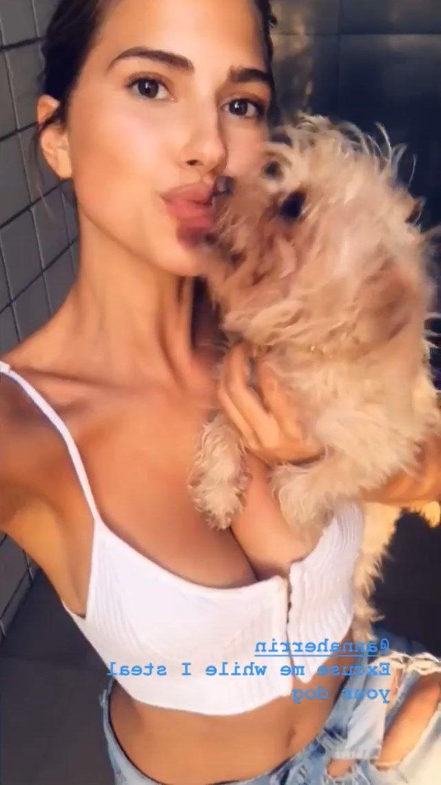 25P Kara Del Toro Cleavage