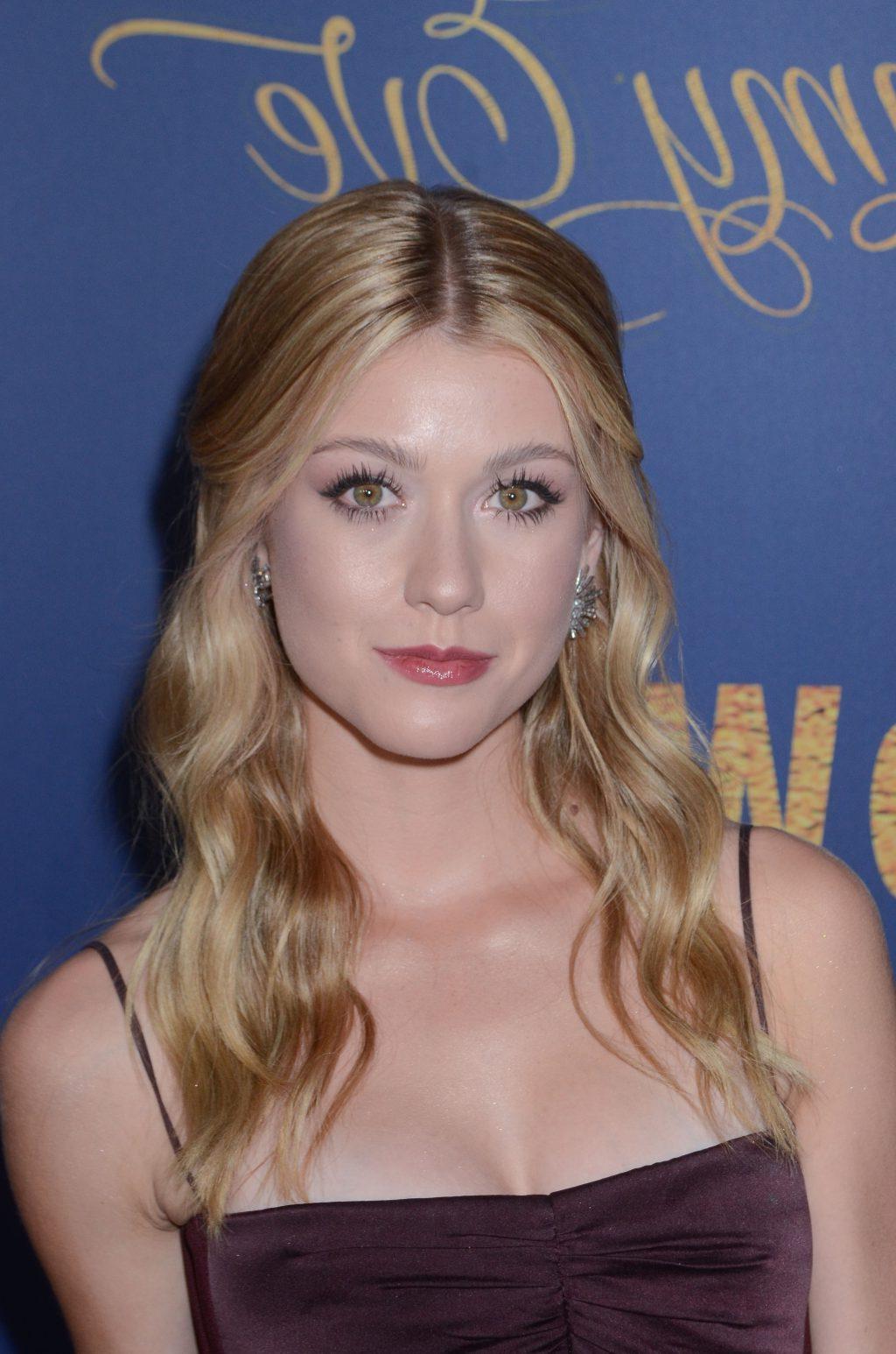 25P Katherine McNamara Cleavage