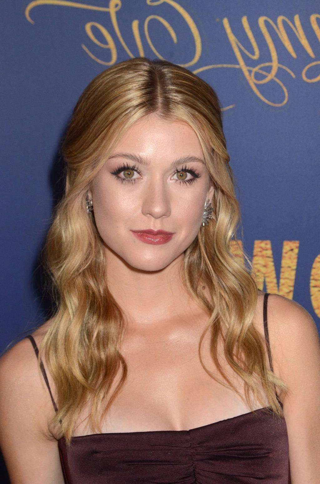 25P Katherine McNamara Cleavage