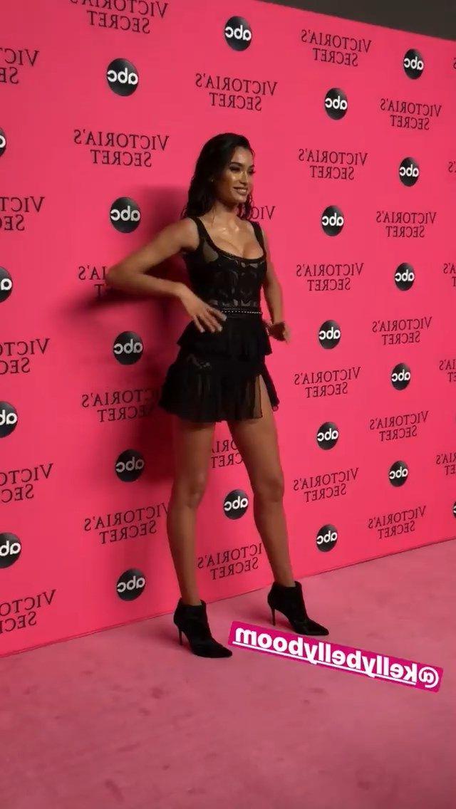 12P Kelly Gale Cleavage