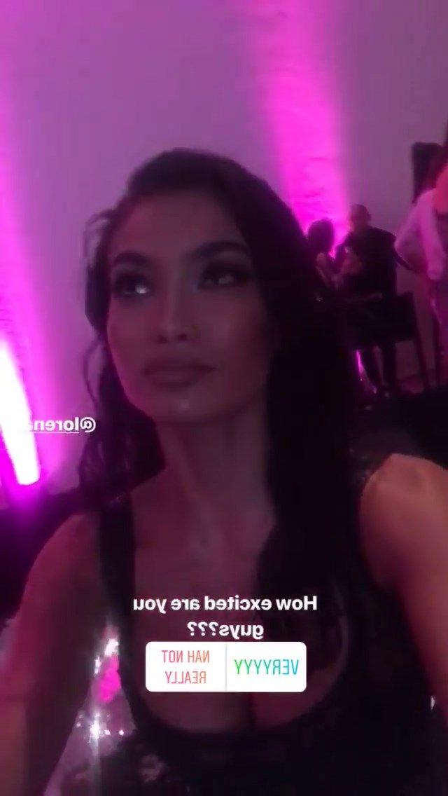 12P Kelly Gale Cleavage