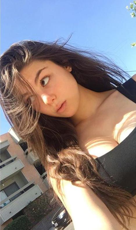 7P Kira Kosarin Cleavage Photos