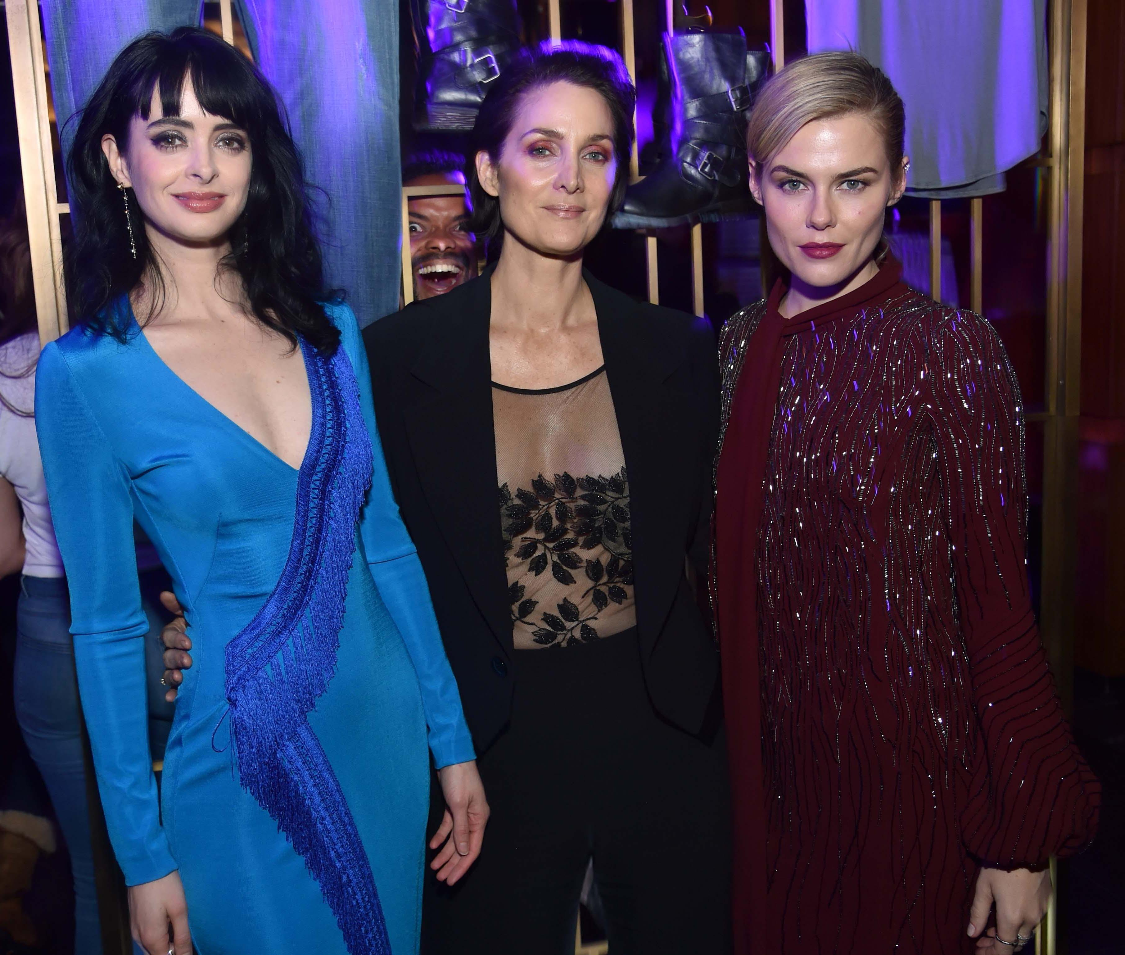 7P Krysten Ritter Cleavage