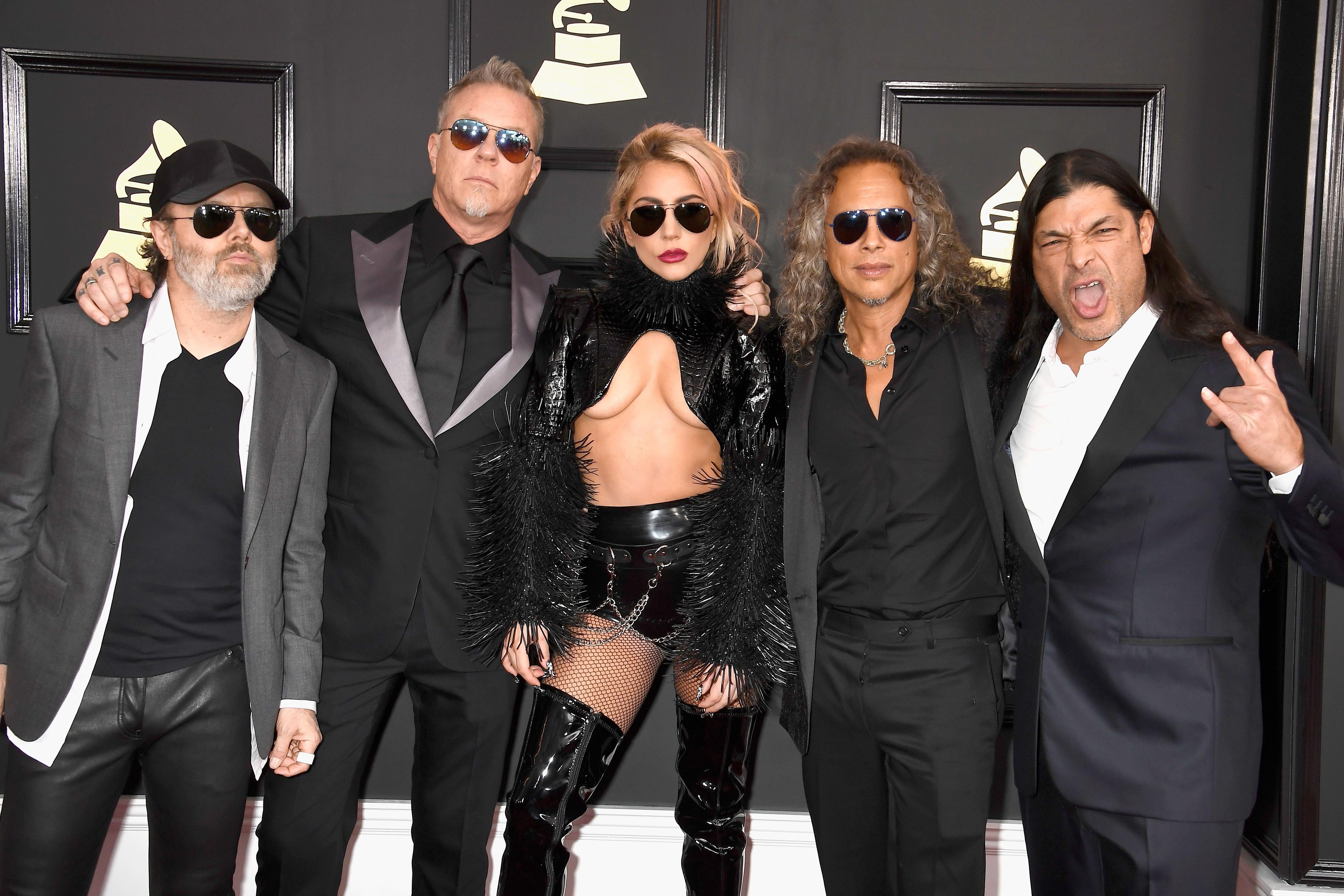 15P Lady Gaga Underboob Photos