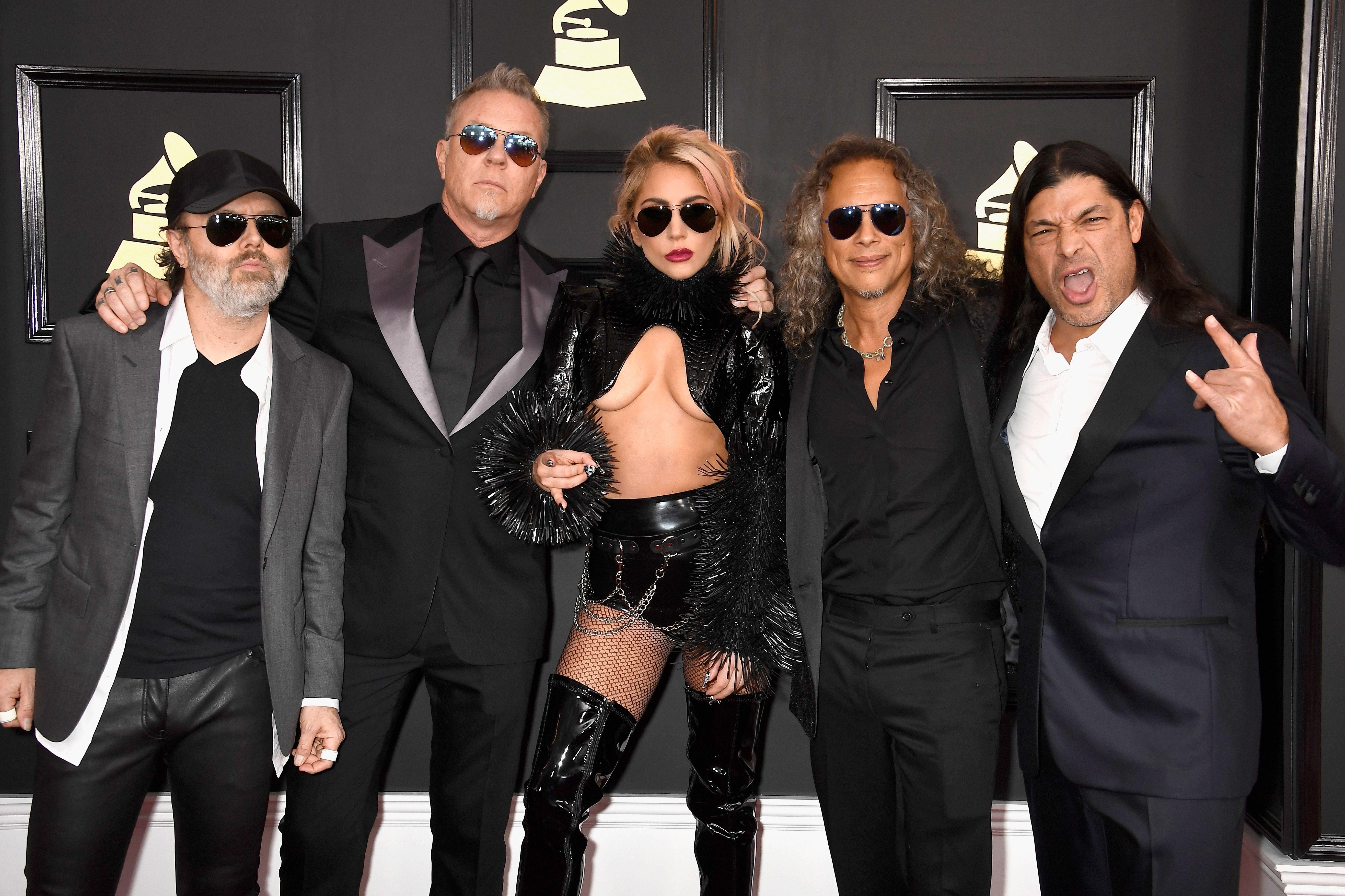 15P Lady Gaga Underboob Photos