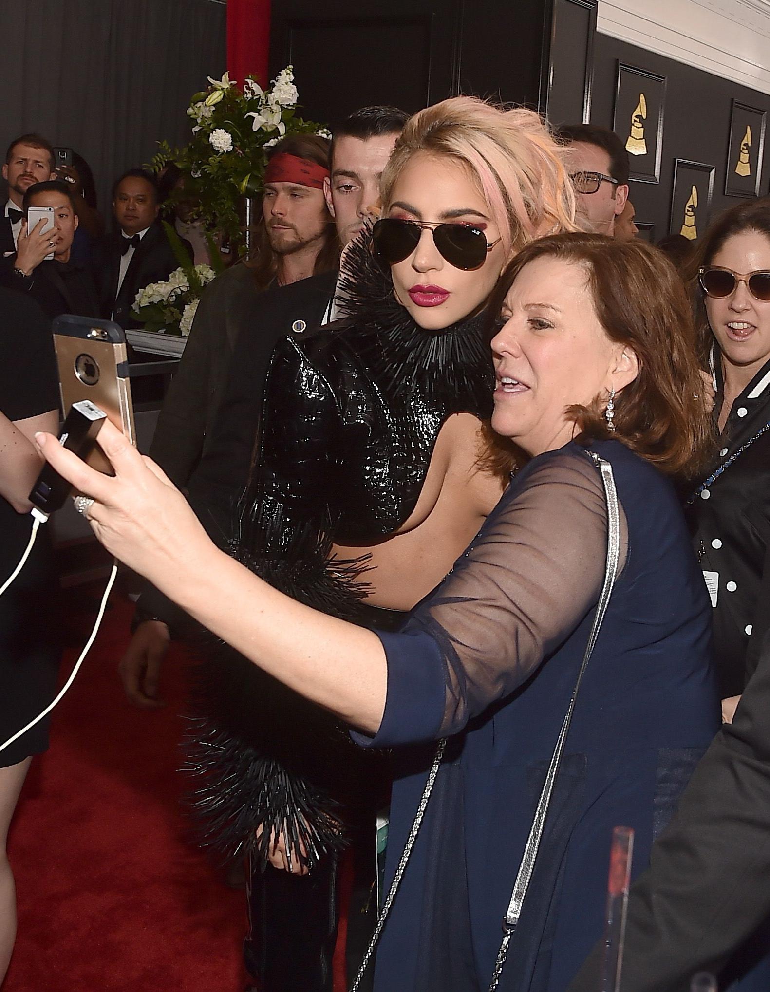 15P Lady Gaga Underboob Photos