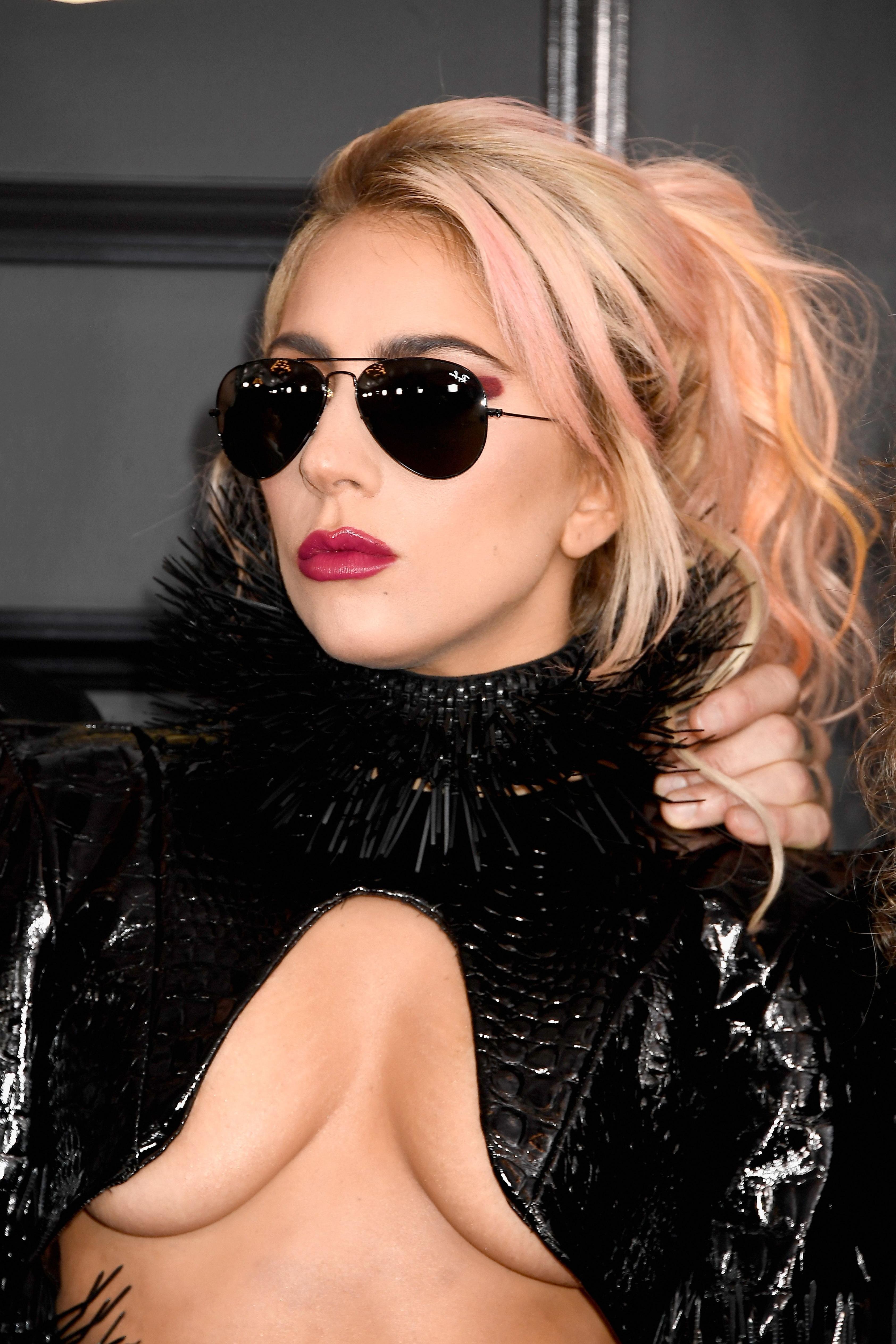 15P Lady Gaga Underboob Photos