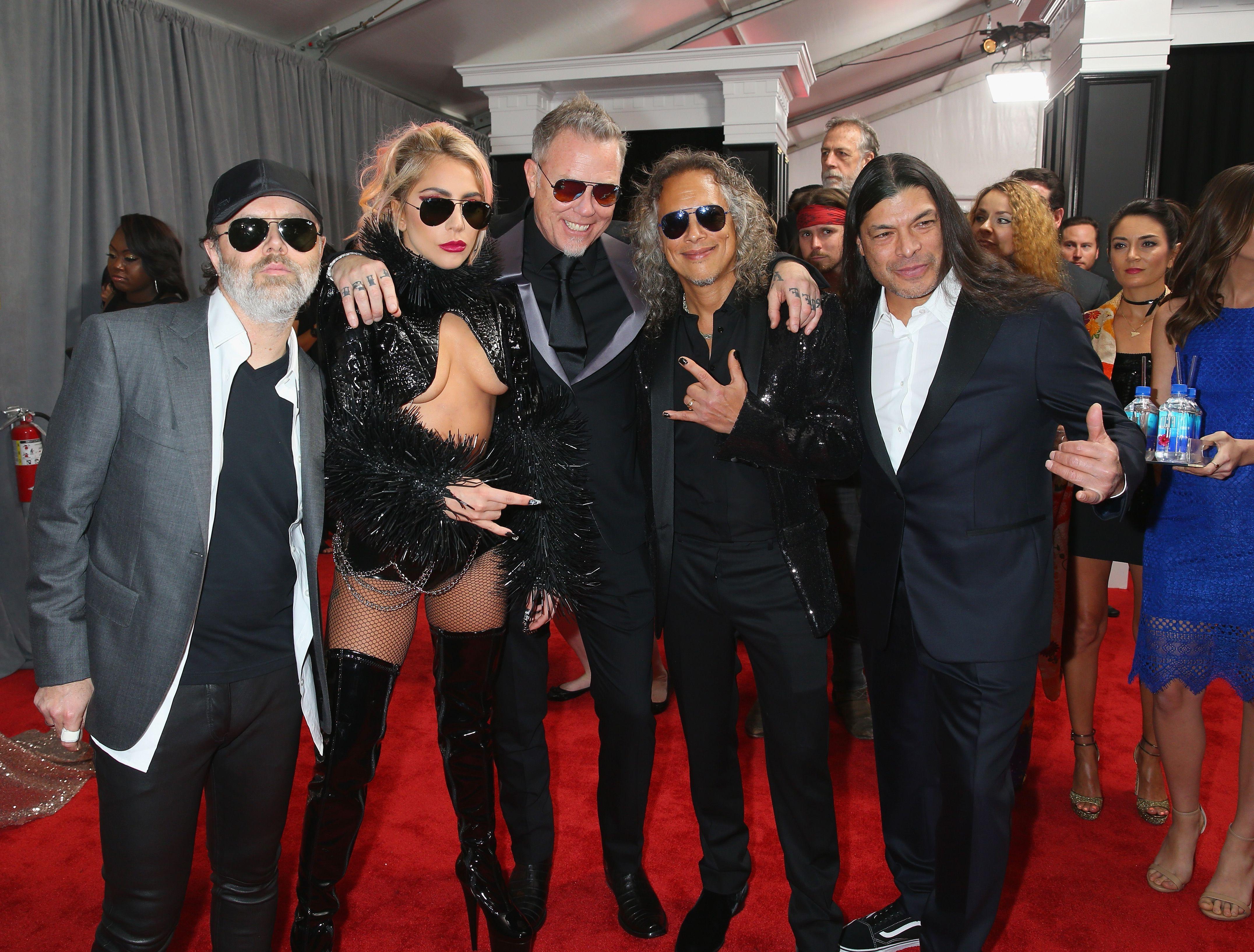 15P Lady Gaga Underboob Photos