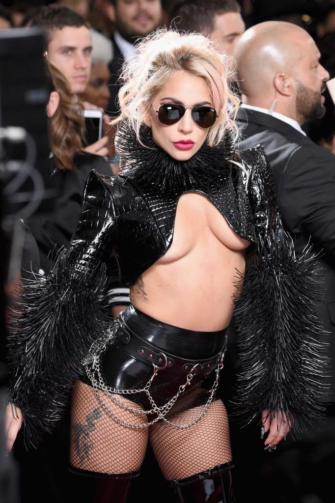 15P Lady Gaga Underboob Photos