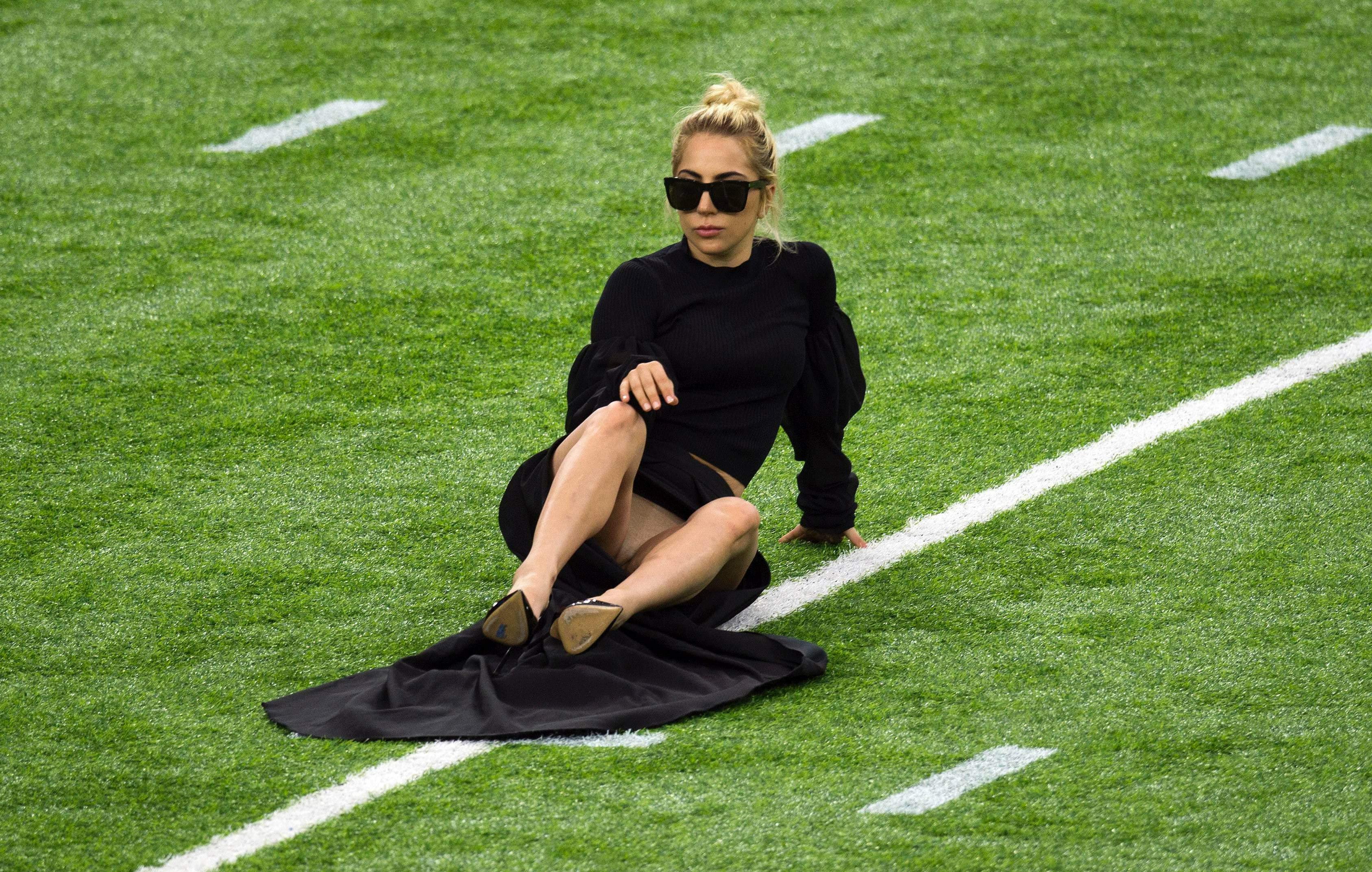 10P Lady Gaga Sexy Photos