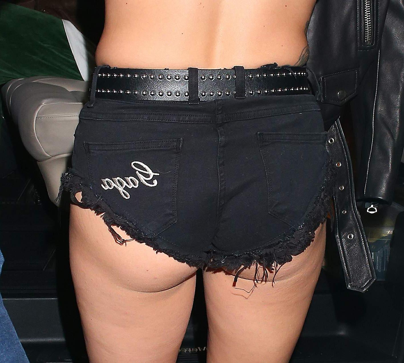 9P Lady Gaga Underboob Photos