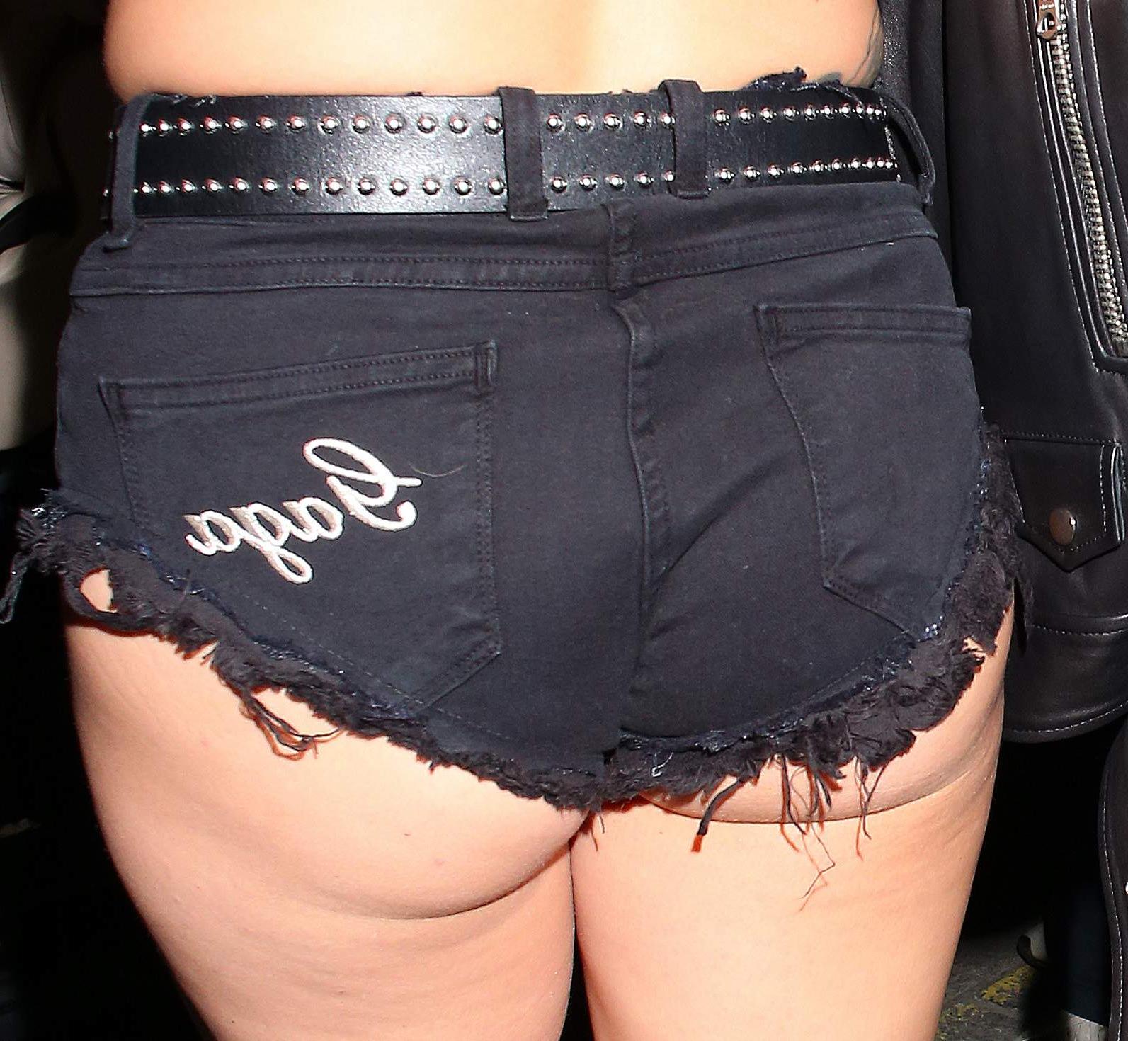 9P Lady Gaga Underboob Photos