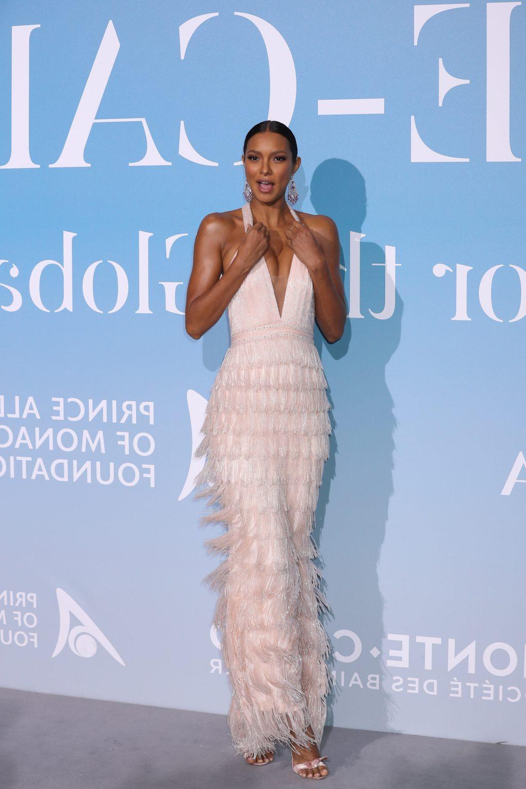25P Lais Ribeiro Cleavage