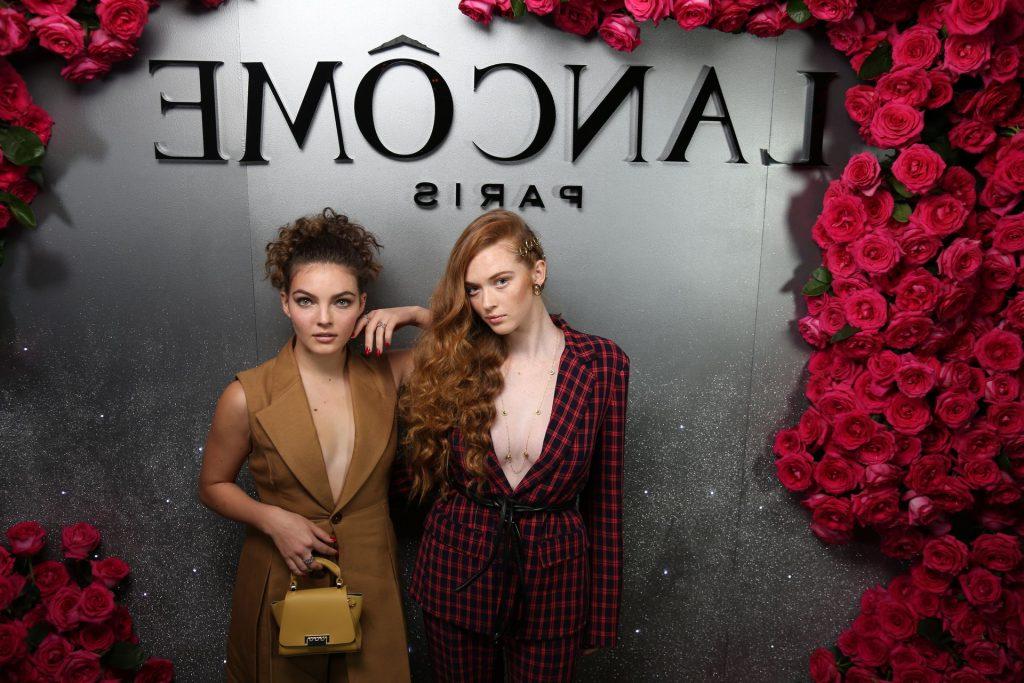 25P Camren Bicondova & Larsen Thompson Cleavage