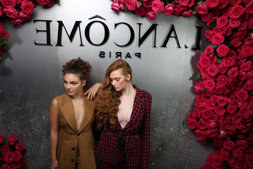 25P Camren Bicondova & Larsen Thompson Cleavage