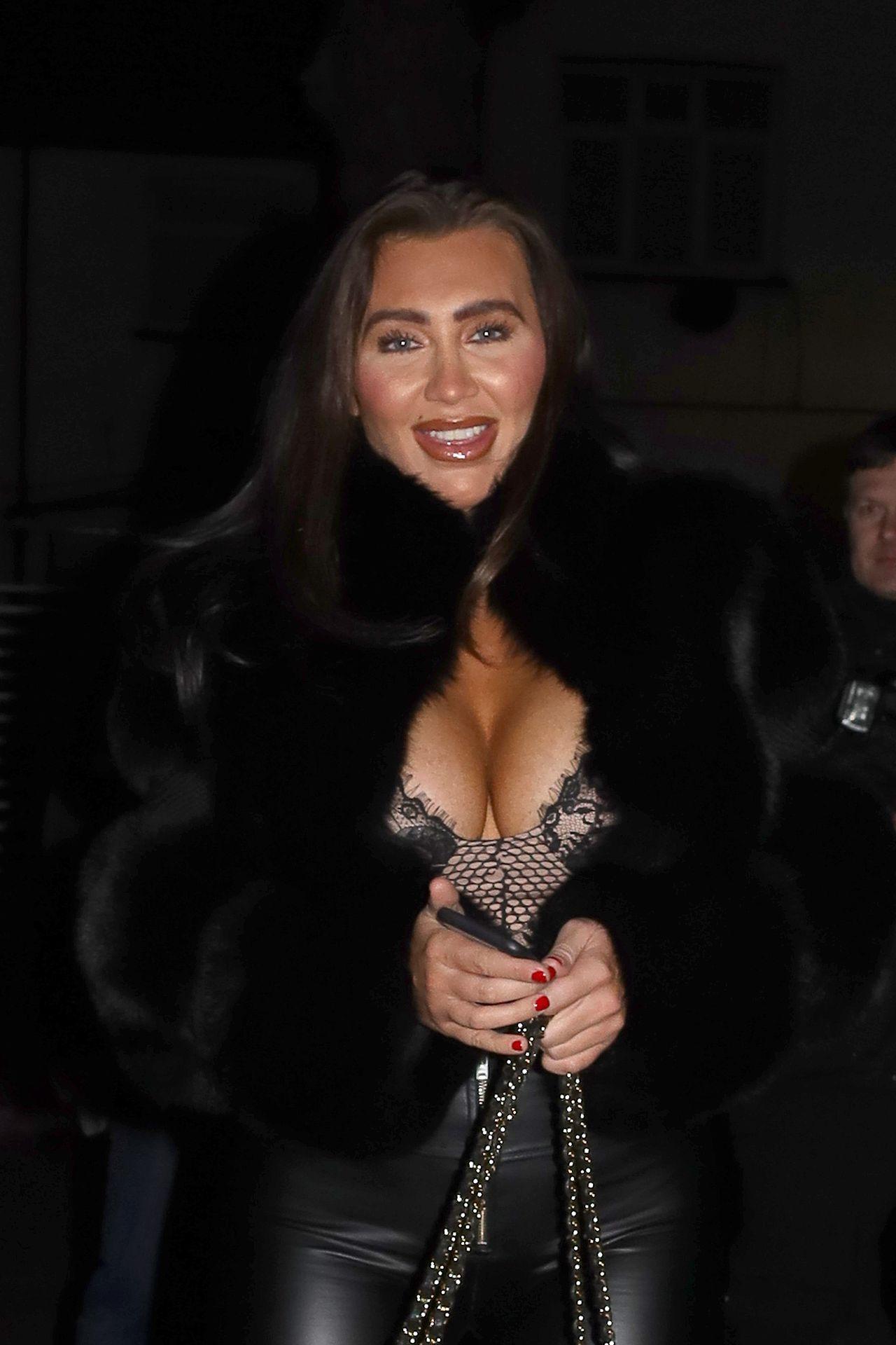 8P Lauren Goodger Cleavage