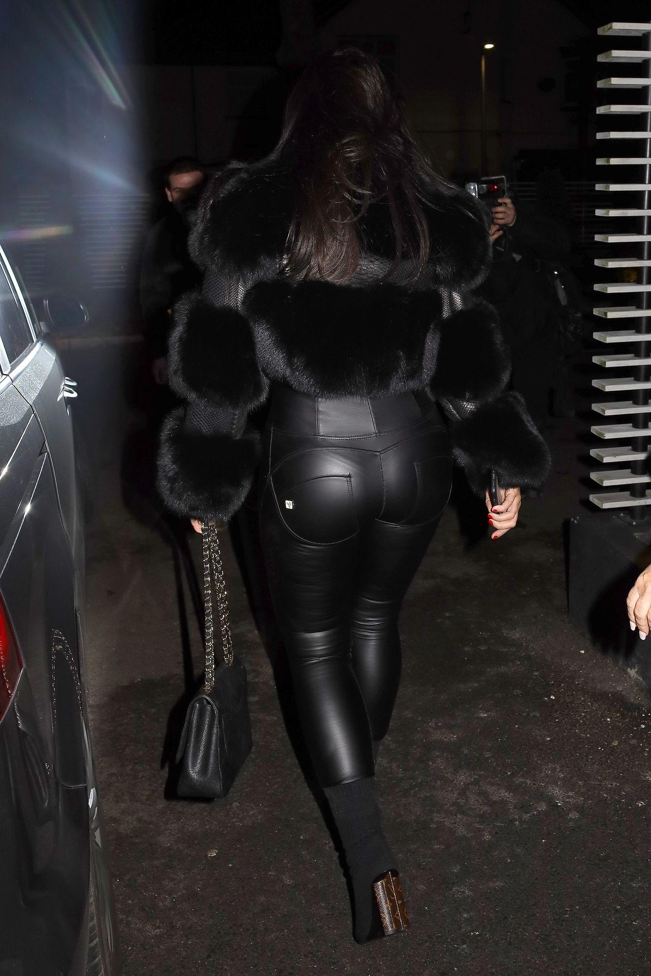 8P Lauren Goodger Cleavage