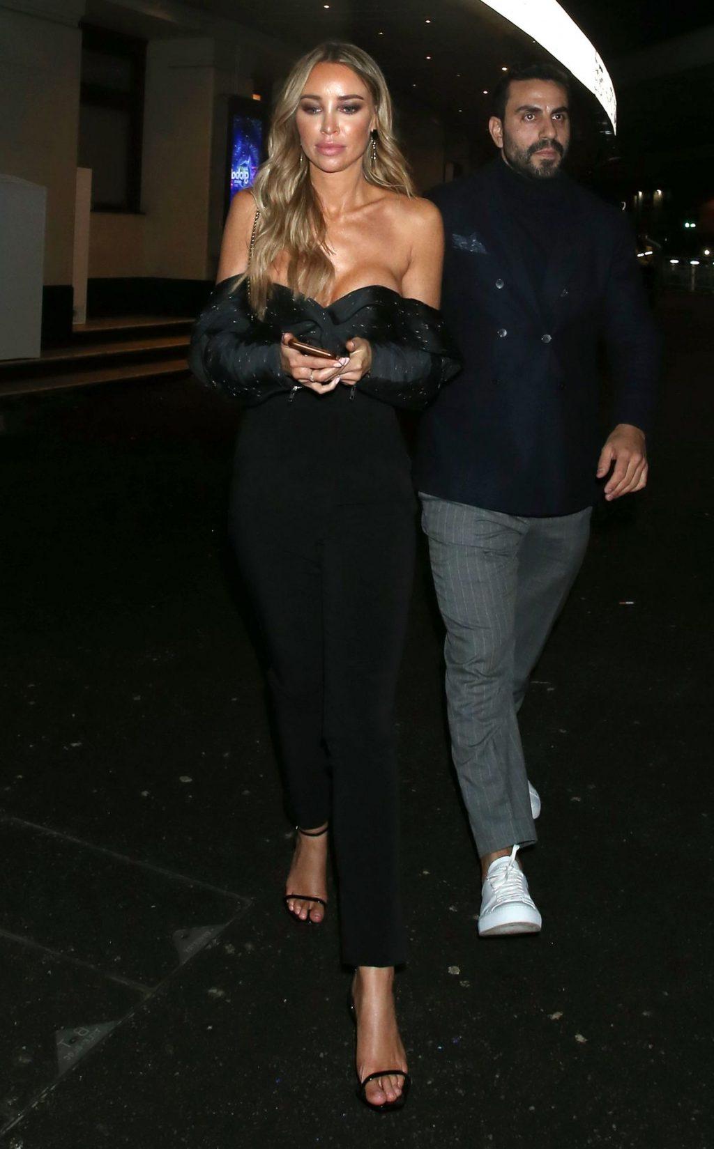 4P Lauren Pope Cleavage