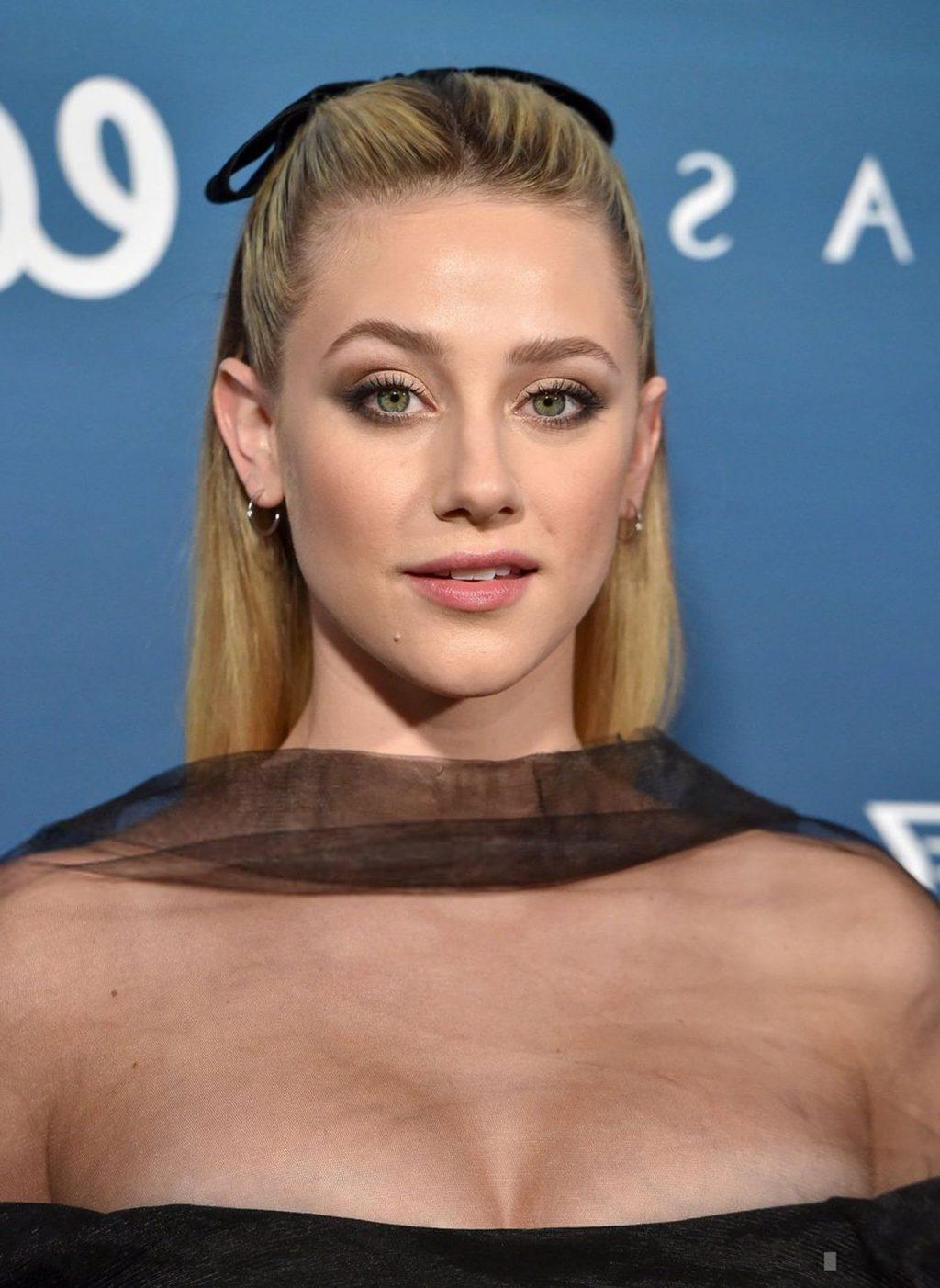 25P Lili Reinhart Cleavage