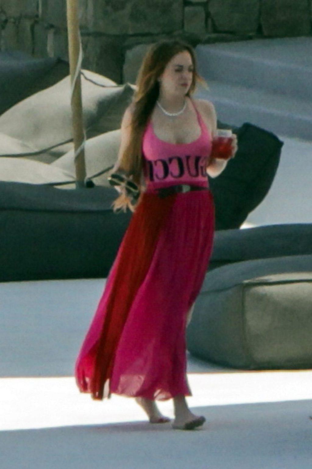 4P Lindsay Lohan Cleavage