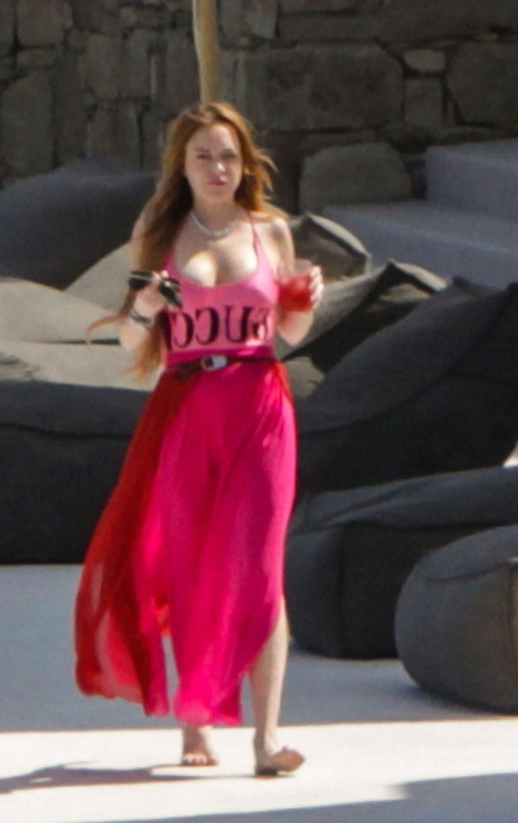 4P Lindsay Lohan Cleavage