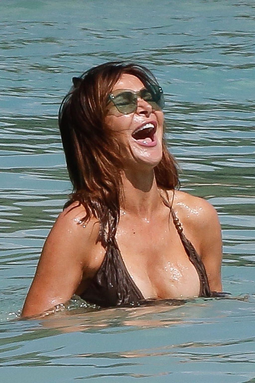 25P Lizzie Cundy Cleavage